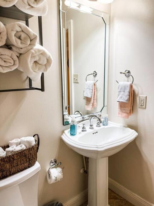 Pet Friendly Tranquil Cottage With Fire-Pit And Seasonal Hot Tub Sept-March Minutes To Beaches Dauphin Island Exterior foto